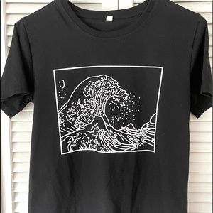 Wave design simple tee..Size Small